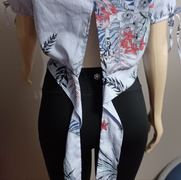 Inside Brand Womens blouse with back cutout and tie Size L - Picture 2 of 4